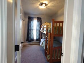 99 Grondin Rd, Unit 2 in St Ignace, MI - Foto de edificio - Building Photo