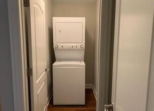 855 Munhall Ave, Unit B in St. Charles, IL - Foto de edificio - Building Photo