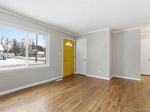 108 W Kalama Ave in Madison Heights, MI - Building Photo - Building Photo