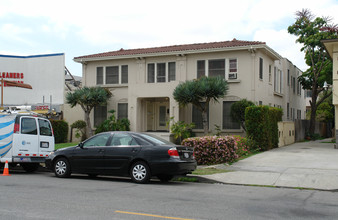 261 S Hobart Blvd in Los Angeles, CA - Foto de edificio - Building Photo