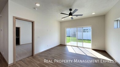 Modern 3-Bed, 2.5-Bath Home in West Sioux in Sioux Falls, SD - Building Photo - Building Photo