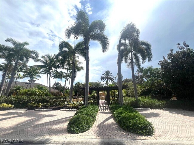 property at 817 Regency Reserve Cir