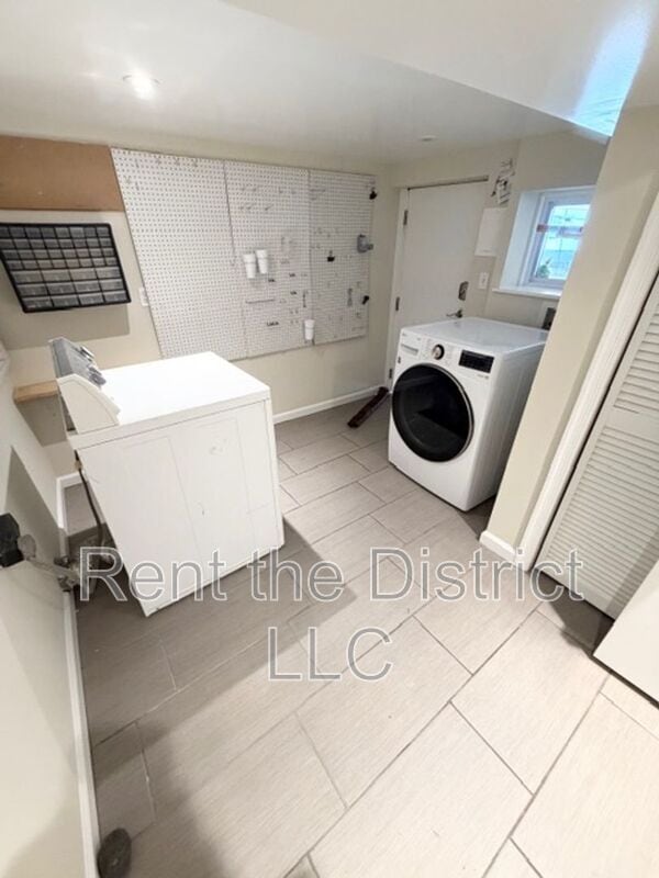 property at 814 Longfellow St NW