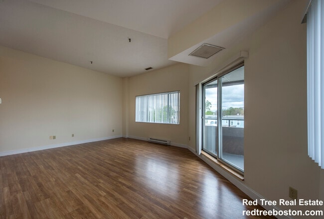 1079 Commonwealth Ave in Boston, MA - Building Photo - Building Photo