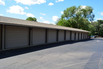 Glen Ellyn Apartment Homes in Glen Ellyn, IL - Building Photo - Building Photo