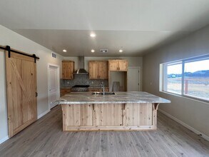 20920 White Pine Dr in Tehachapi, CA - Building Photo - Building Photo