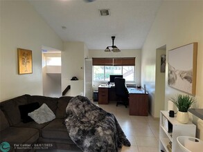 9253 NW 9th Pl in Plantation, FL - Building Photo - Building Photo