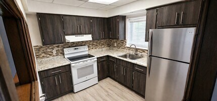 1360 Oxford Dr, Unit A in Englewood, FL - Foto de edificio - Building Photo