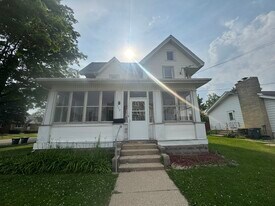 733 16th Ave, Unit Lower in Monroe, WI - Building Photo