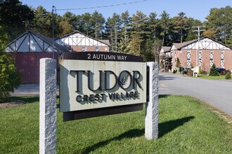 Tudor Crest Estates in Seabrook, NH - Foto de edificio - Building Photo