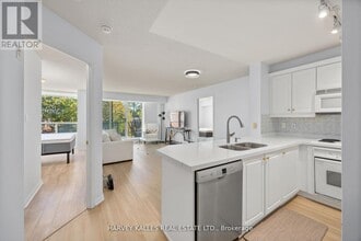 18 Wanless Ave in Toronto, ON - Building Photo - Building Photo