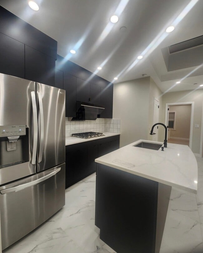 141-18 Booth Memorial Ave in Queens, NY - Building Photo - Building Photo