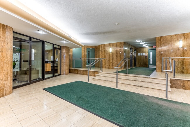 The Westwood in Mississauga, ON - Building Photo - Lobby