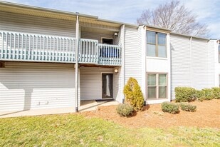 11026 Harrowfield Rd in Charlotte, NC - Building Photo