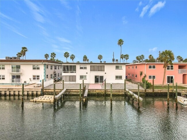 11705 3rd St E, Unit 3 in Treasure Island, FL - Building Photo - Building Photo