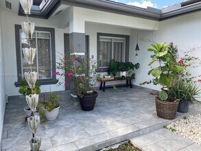 12792 SW 209th St in Miami, FL - Foto de edificio - Building Photo