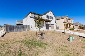 101 Auburn St in Niederwald, TX - Building Photo - Building Photo