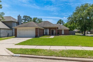 19635 Vernier Woods Ln in Spring, TX - Building Photo