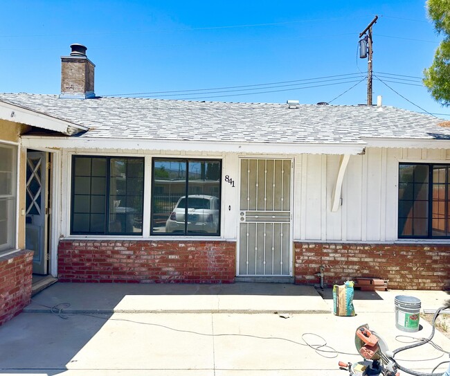 839 E Ave P-12