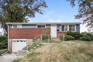 716 Bittersweet Rd in Monroeville, PA - Building Photo