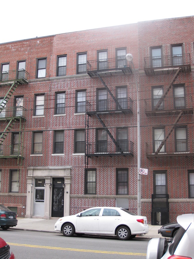 23-28 31st Ave in Long Island City, NY - Foto de edificio - Building Photo