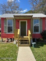 110 Patin St in Breaux Bridge, LA - Building Photo