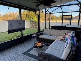 244 Whispering Oaks Way in Auburndale, FL - Building Photo