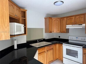 3811 Simms St in Hollywood, FL - Building Photo - Building Photo