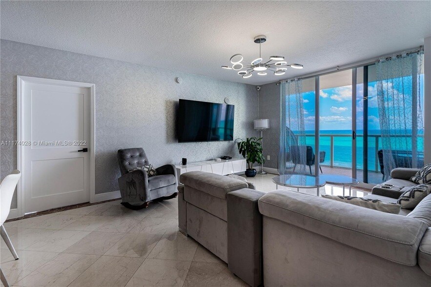 16699 Collins Ave, Unit 1203 in Sunny Isles Beach, FL - Building Photo
