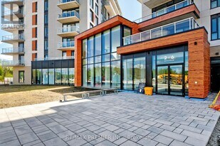 2 David Eyer Rd in Richmond Hill, ON - Building Photo