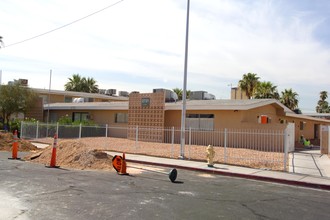 Embassy Apartments in Las Vegas, NV - Building Photo - Building Photo