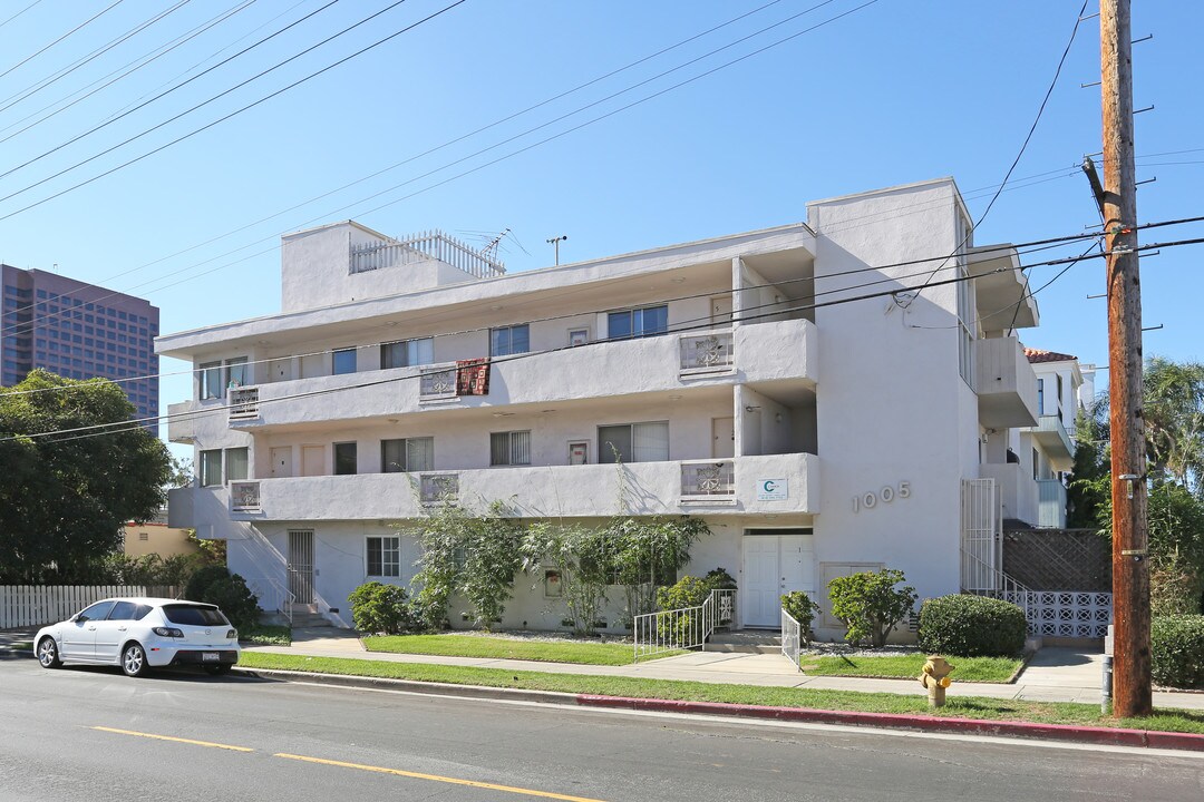 1005 S Barrington Ave in Los Angeles, CA - Building Photo