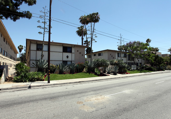 Azusa Grande Apartments in West Covina, CA - Building Photo - Building Photo