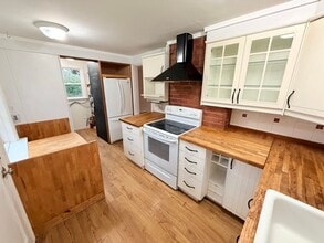 14320 22nd Ave NE in Seattle, WA - Building Photo - Building Photo