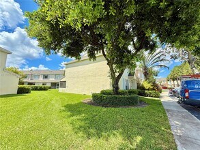 70 Whitehead Cir in Weston, FL - Building Photo - Building Photo