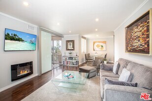 100 S Doheny Dr in Los Angeles, CA - Building Photo