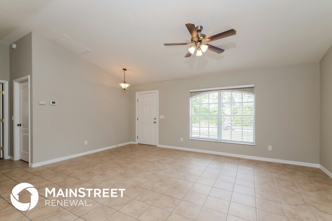 5094 Burnside St in North Port, FL - Building Photo