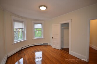 210 Winthrop Rd, Unit 38 in Brookline, MA - Building Photo - Building Photo