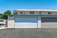 Acadia Apartments in Bakersfield, CA - Building Photo - Building Photo