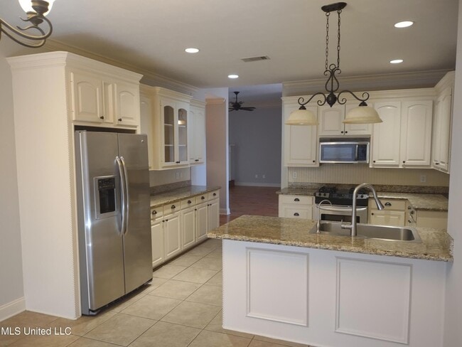 103 Hallmark Pl in Madison, MS - Foto de edificio - Building Photo