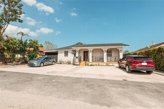 501 NW 32nd Pl in Miami, FL - Building Photo - Building Photo