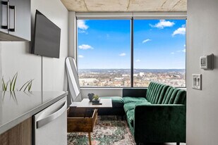2010 West End Ave in Nashville, TN - Building Photo