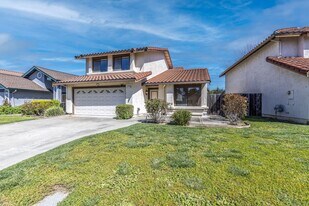 32725 Hilmar St in Union City, CA - Building Photo