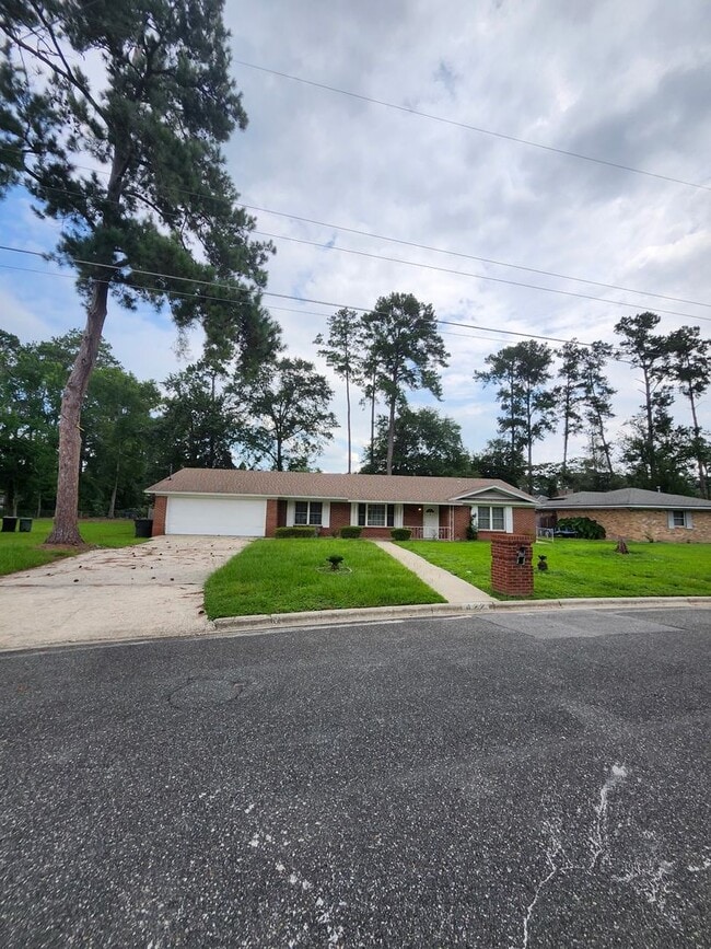 422 Gaither Dr in Tallahassee, FL - Building Photo - Building Photo