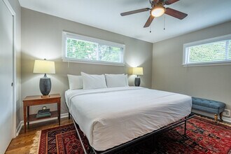 236 Pioneer Trail in Cartersville, GA - Foto de edificio - Building Photo