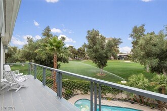3160 Bel Air Dr in Las Vegas, NV - Building Photo - Building Photo
