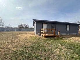 230 Bell St in Bangs, TX - Building Photo