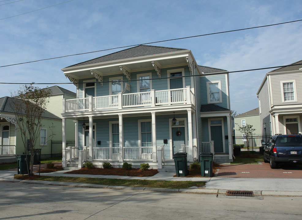 1813 Annunciation St in New Orleans, LA - Building Photo