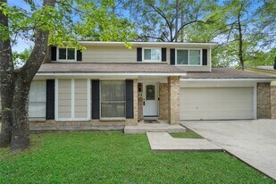 33 Coralberry Rd in Spring, TX - Building Photo