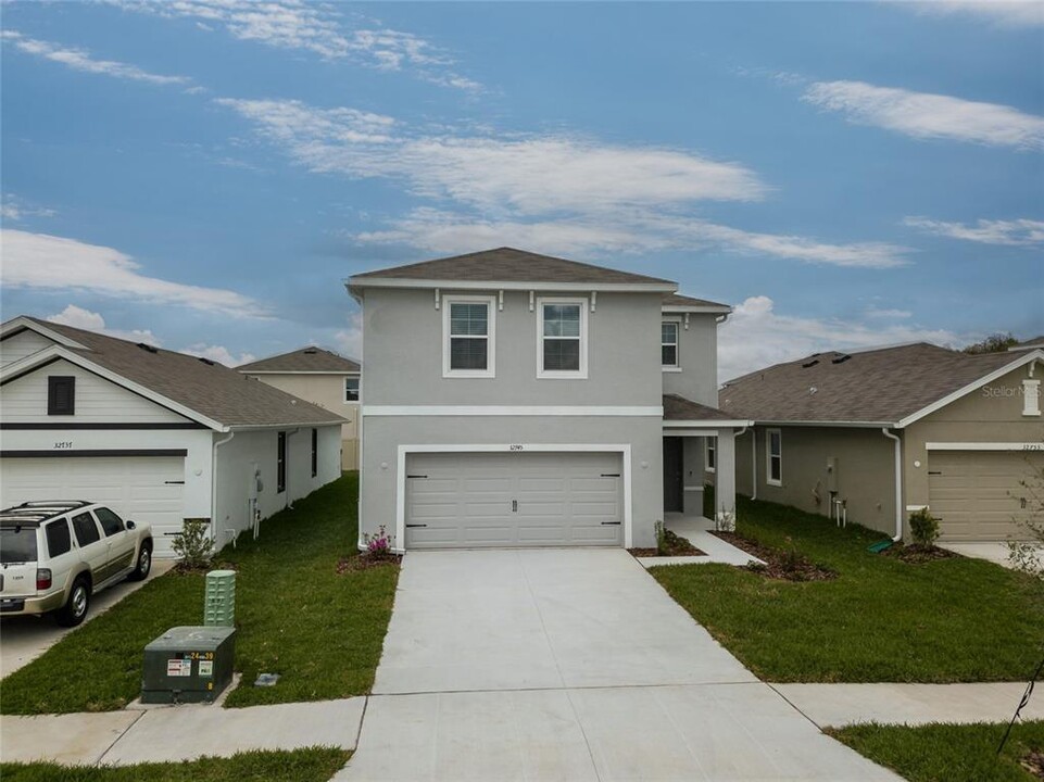 32745 Pez Landing Ln in Wesley Chapel, FL - Foto de edificio